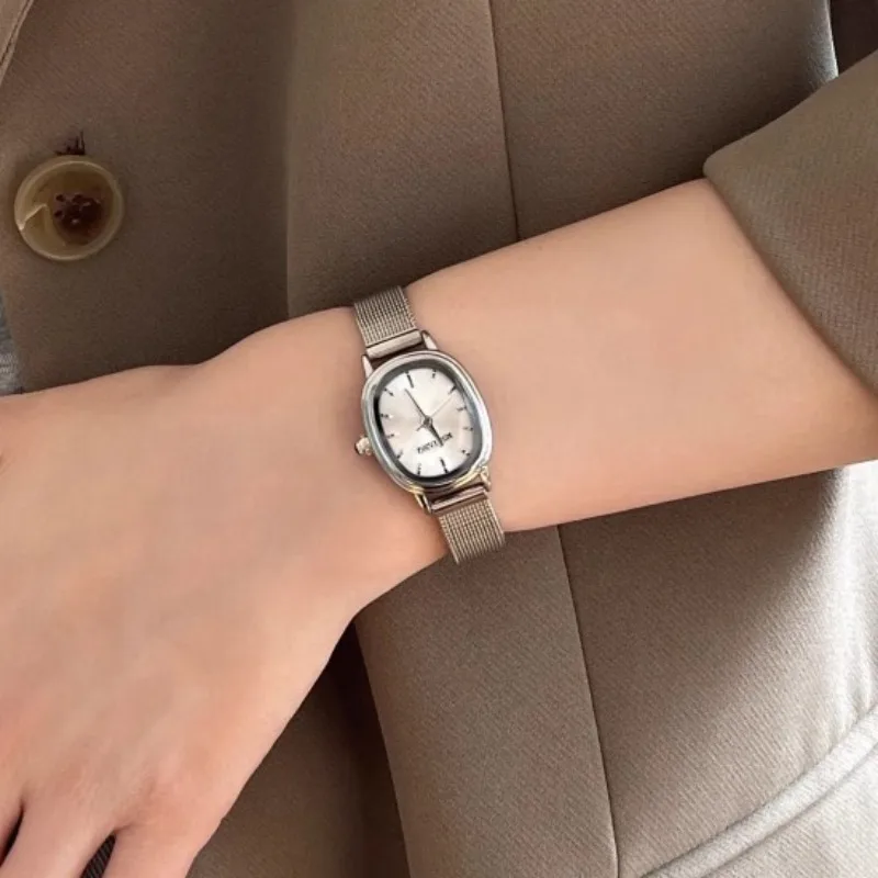 รูปไข่ขนาดเล็ก Dial สีเขียวนาฬ - Luxury Watch Brand For Women บทวิจารณ์และราคา