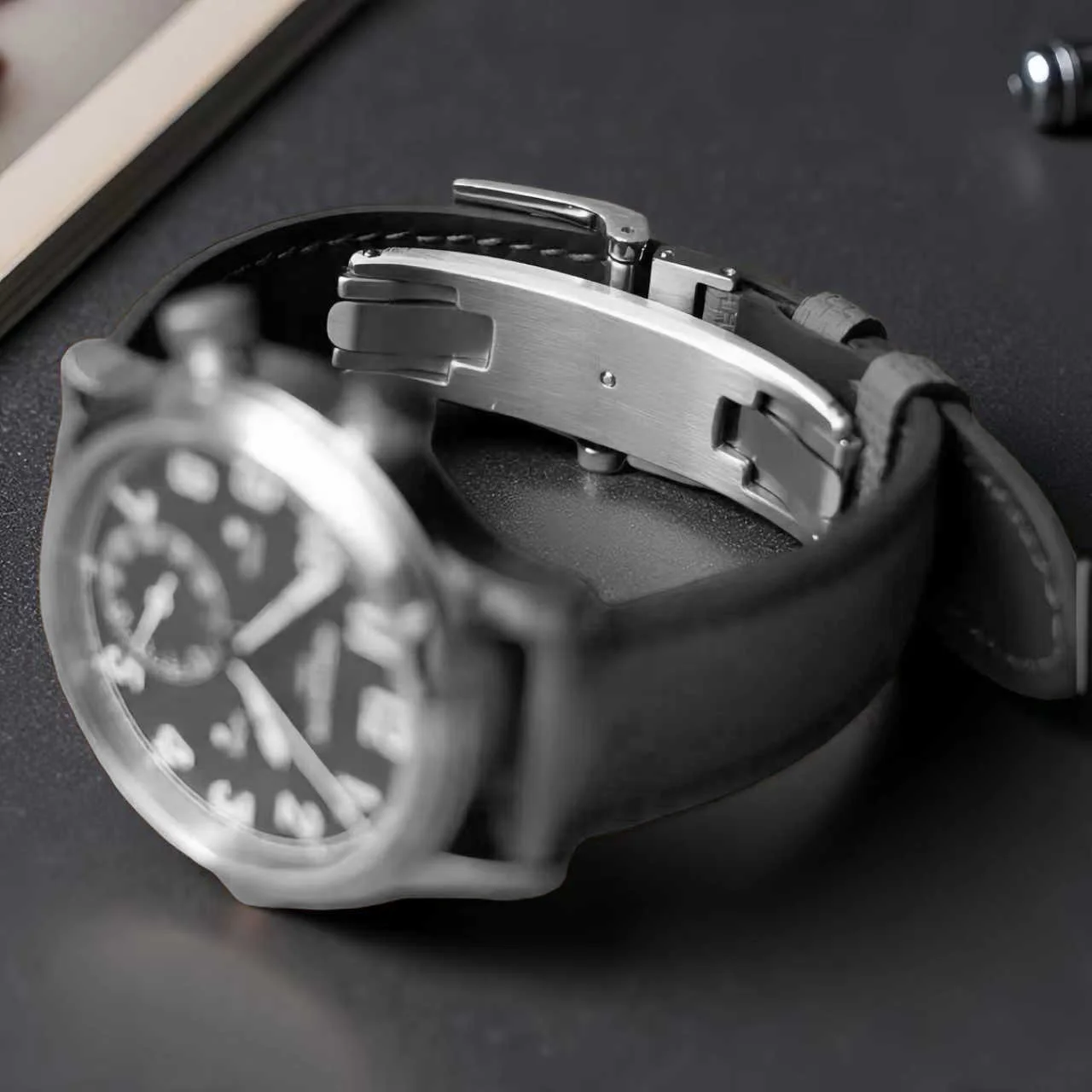 สายนาฬิกาแบบสปริงพร้อมตัวล็อคแ - Luxury Watch Investment บทวิจารณ์และราคา
